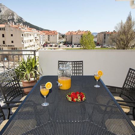 Cherry Omiš Buitenkant foto